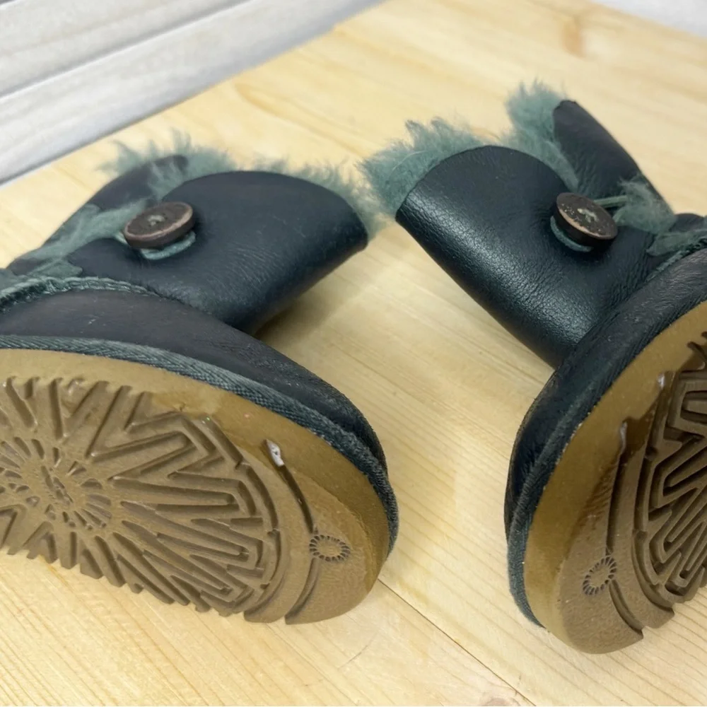 UGG Bailey Button Boot. Great Condition. Size 6. Deep Green W/ Glitter Shine.